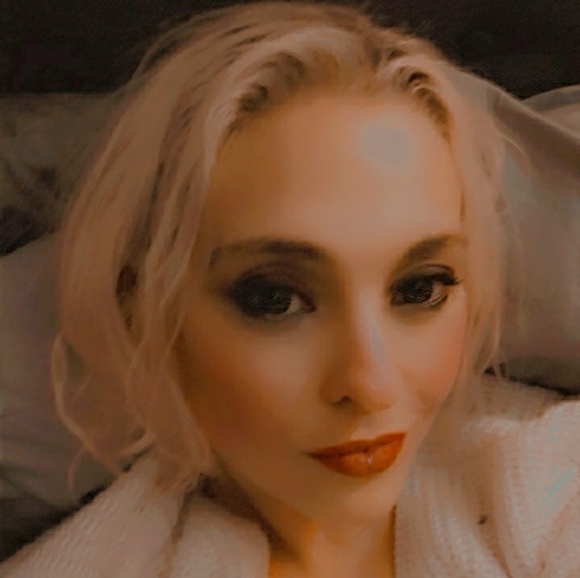 Meet your Posher, Leah - Picture 1 of 1